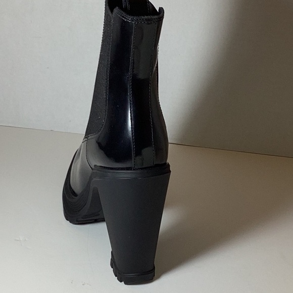 Alexander McQueen Womens Tread Heeled Chelsea Boot
Black - Picture 10 of 14